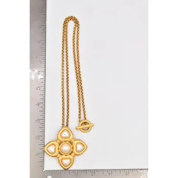 Givenchy Vintage Heart Pearl Necklace Pearl Brushed Gold Signed 80s 1980s BinBN - Picture 12 of 12